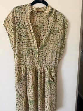 Alice + Olivia Beige Dress with Green Abstract Print✨✨